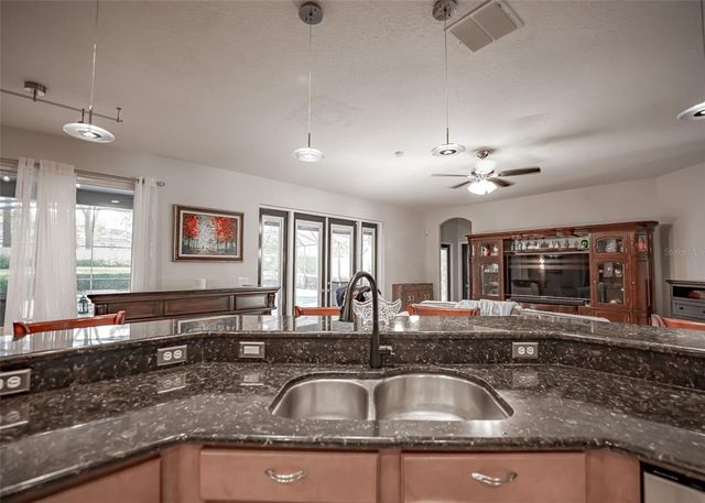 527 SAND WEDGE LOOP, Apopka, FL 32712