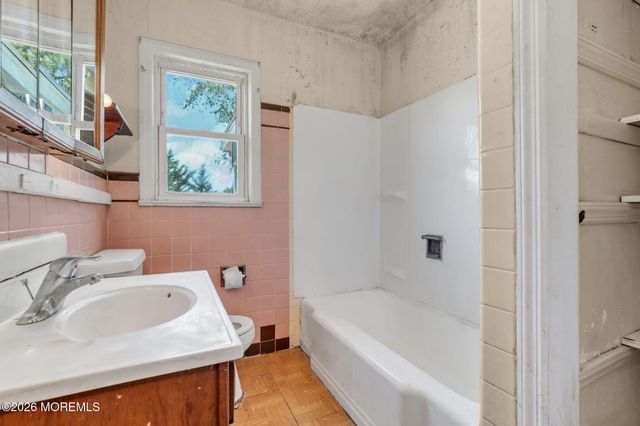 22 Rumson Place, Little Silver, NJ 07739