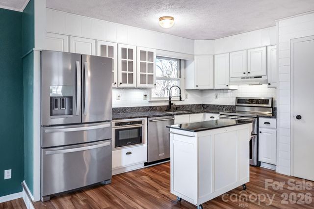 28 Westview Lane, Weaverville, NC 28787