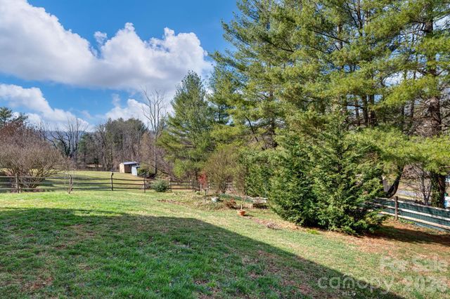 28 Westview Lane, Weaverville, NC 28787