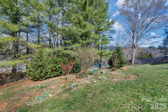 28 Westview Lane, Weaverville, NC 28787