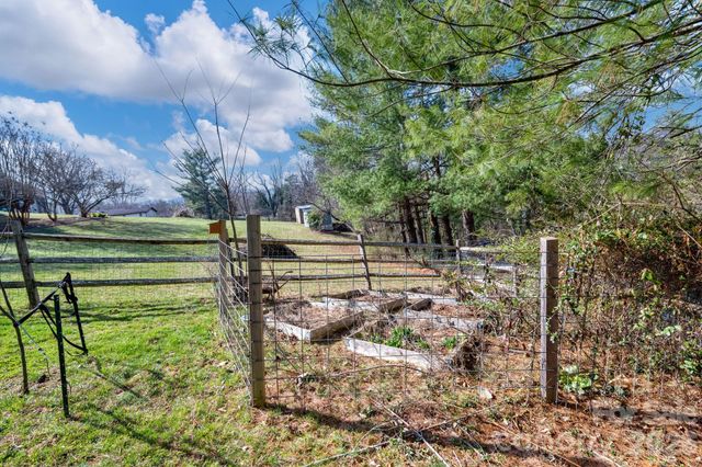 28 Westview Lane, Weaverville, NC 28787