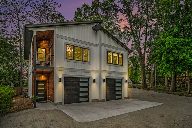 3220 Lakeshore Drive, Muskegon, MI 49441
