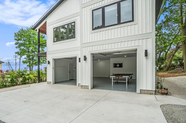 3220 Lakeshore Drive, Muskegon, MI 49441