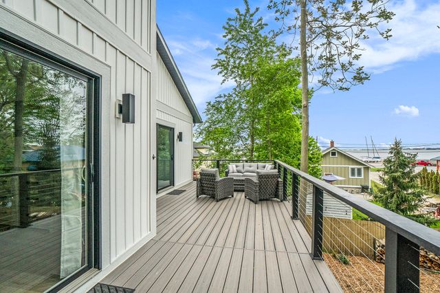 3220 Lakeshore Drive, Muskegon, MI 49441