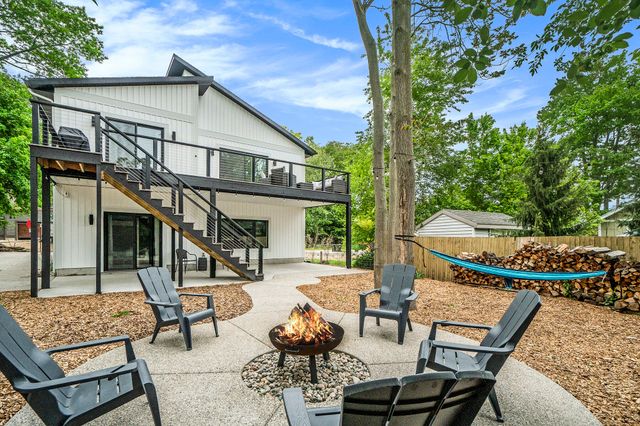 3220 Lakeshore Drive, Muskegon, MI 49441