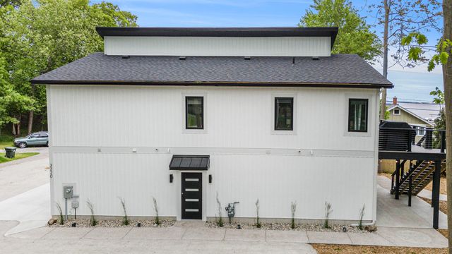3220 Lakeshore Drive, Muskegon, MI 49441