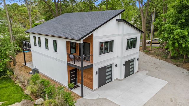 3220 Lakeshore Drive, Muskegon, MI 49441