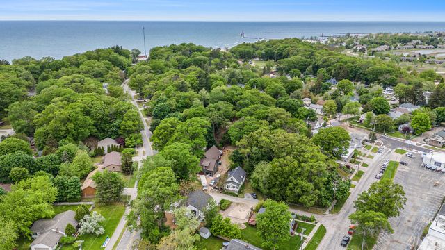 3220 Lakeshore Drive, Muskegon, MI 49441