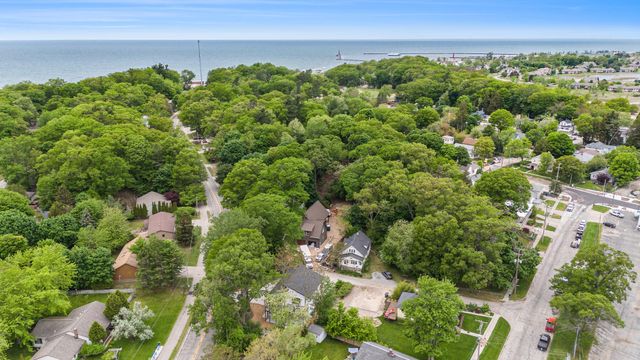 3220 Lakeshore Drive, Muskegon, MI 49441