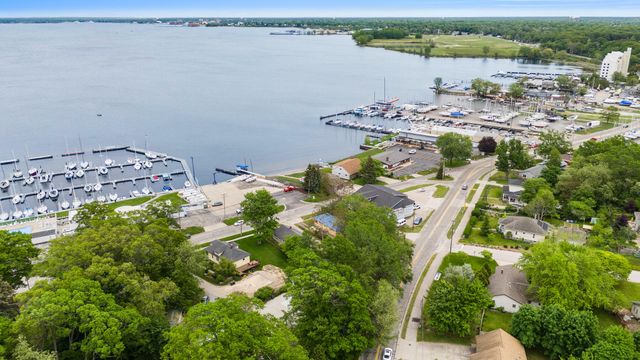 3220 Lakeshore Drive, Muskegon, MI 49441