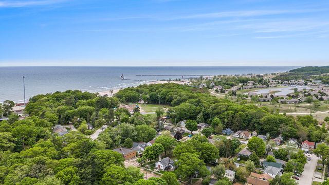 3220 Lakeshore Drive, Muskegon, MI 49441