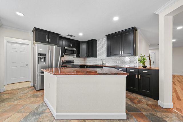 8106 Evadean CIR, Austin, TX 78745