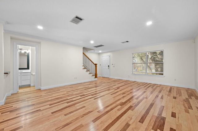 8106 Evadean CIR, Austin, TX 78745