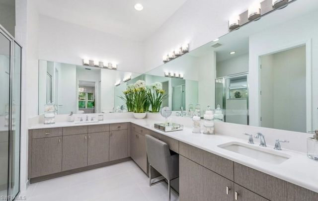 2589 Kingfisher DR, Naples, FL 34112