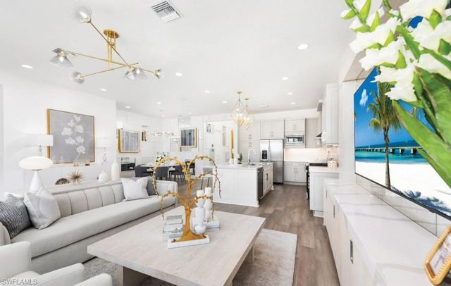 2589 Kingfisher DR, Naples, FL 34112