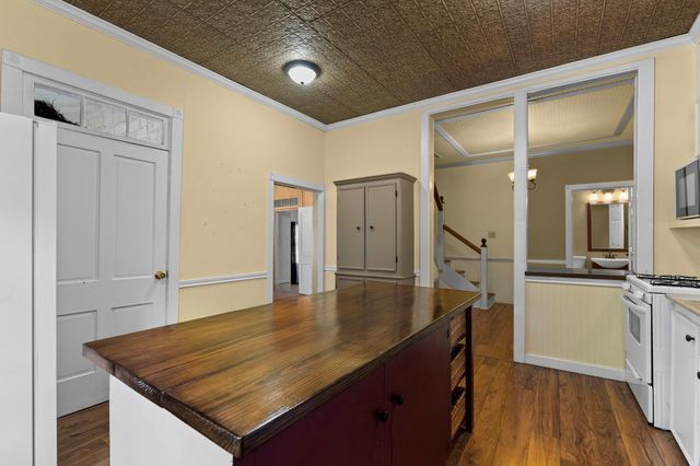 501 W Creek ST, Fredericksburg, TX 78624
