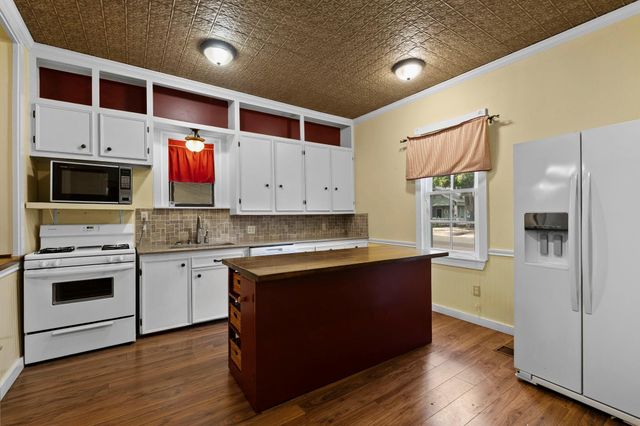 501 W Creek ST, Fredericksburg, TX 78624