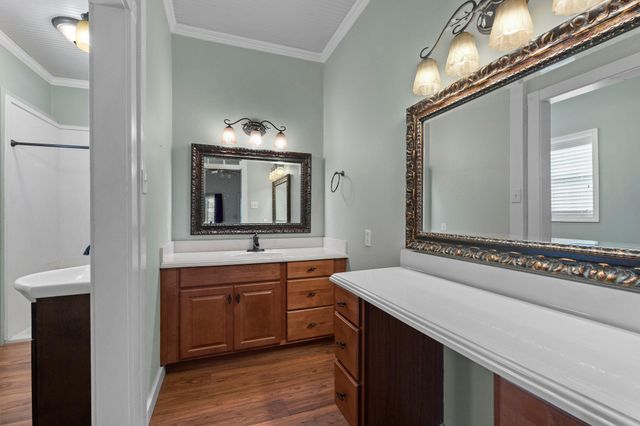 501 W Creek ST, Fredericksburg, TX 78624