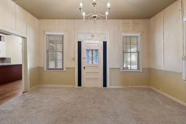 501 W Creek ST, Fredericksburg, TX 78624