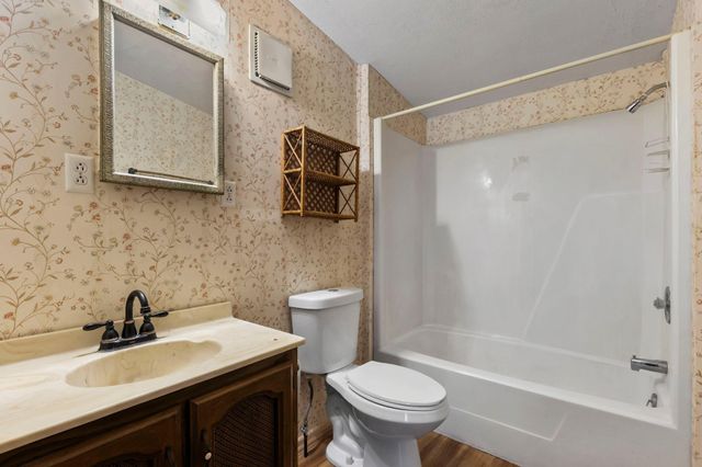501 W Creek ST, Fredericksburg, TX 78624