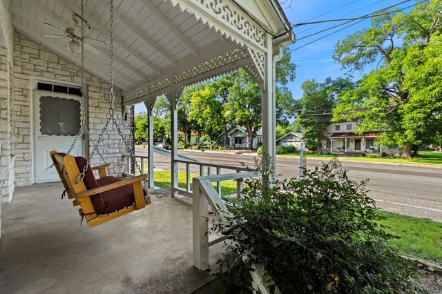 501 W Creek ST, Fredericksburg, TX 78624