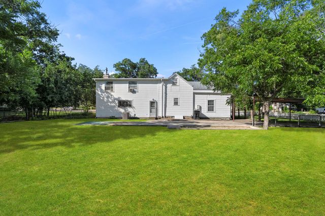 501 W Creek ST, Fredericksburg, TX 78624