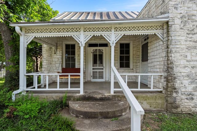 501 W Creek ST, Fredericksburg, TX 78624