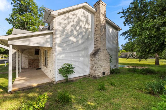 501 W Creek ST, Fredericksburg, TX 78624