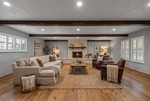 501 W Creek ST, Fredericksburg, TX 78624