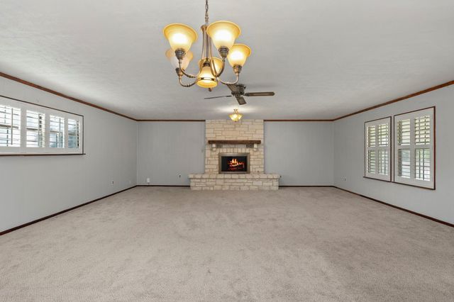 501 W Creek ST, Fredericksburg, TX 78624