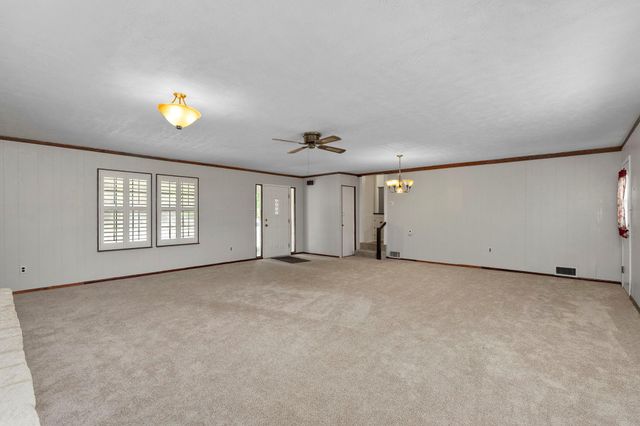 501 W Creek ST, Fredericksburg, TX 78624