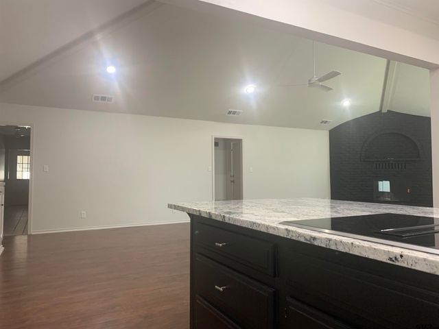 614 Woodland Hills, Tyler, TX 75701