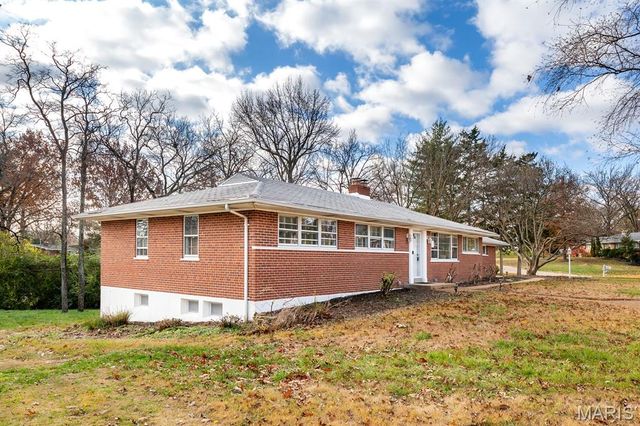 9738 Crestwick Drive, Sunset Hills, MO 63128