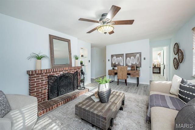 9738 Crestwick Drive, Sunset Hills, MO 63128