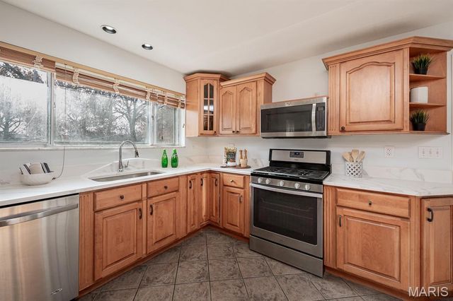 9738 Crestwick Drive, Sunset Hills, MO 63128