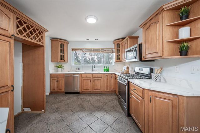 9738 Crestwick Drive, Sunset Hills, MO 63128