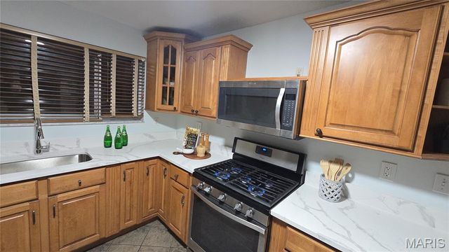 9738 Crestwick Drive, Sunset Hills, MO 63128