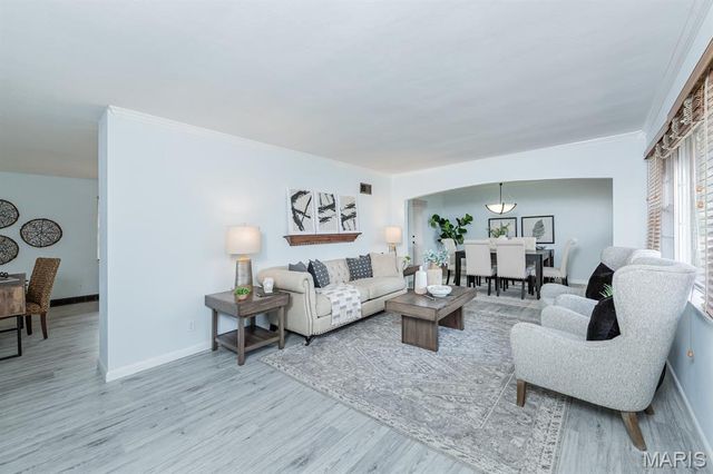 9738 Crestwick Drive, Sunset Hills, MO 63128