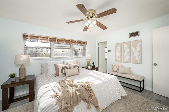 9738 Crestwick Drive, Sunset Hills, MO 63128