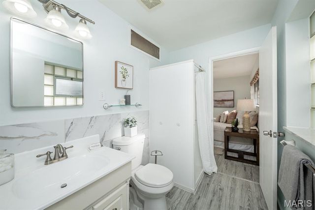 9738 Crestwick Drive, Sunset Hills, MO 63128