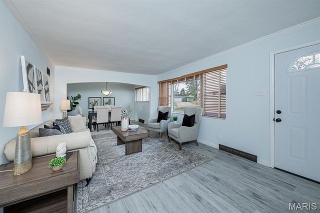 9738 Crestwick Drive, Sunset Hills, MO 63128