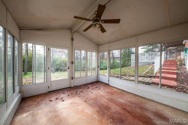 9738 Crestwick Drive, Sunset Hills, MO 63128