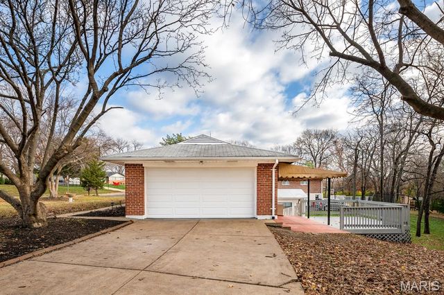 9738 Crestwick Drive, Sunset Hills, MO 63128