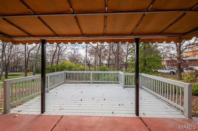 9738 Crestwick Drive, Sunset Hills, MO 63128