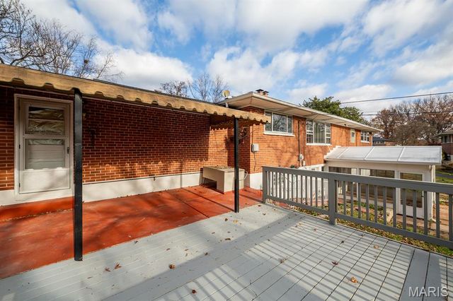 9738 Crestwick Drive, Sunset Hills, MO 63128