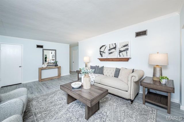 9738 Crestwick Drive, Sunset Hills, MO 63128