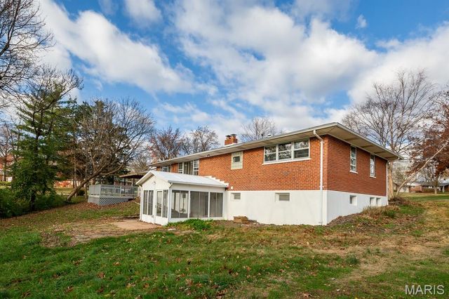 9738 Crestwick Drive, Sunset Hills, MO 63128