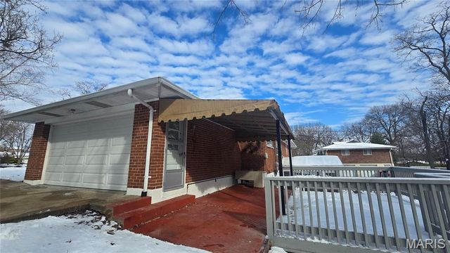 9738 Crestwick Drive, Sunset Hills, MO 63128