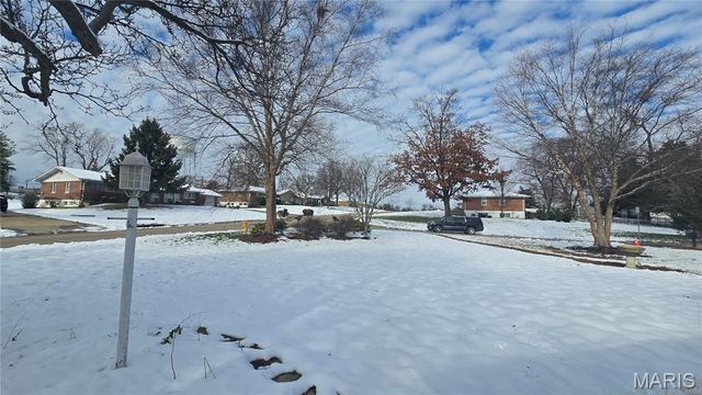 9738 Crestwick Drive, Sunset Hills, MO 63128